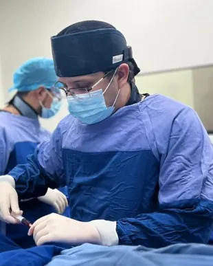Cardiólogo en León realizando un cateterismo: Dr. Gabriel Fernández Yañez